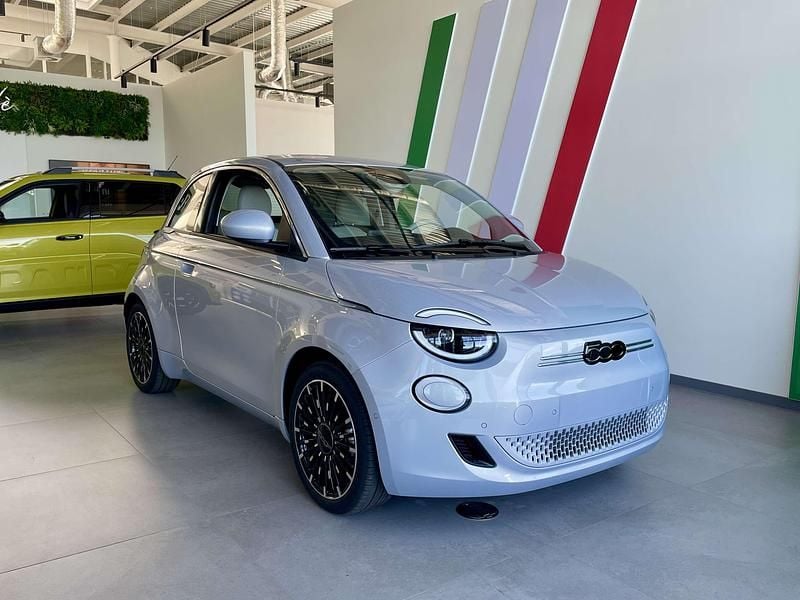Lakier metalizowany niebieski celestial Nowe 2025 Fiat 500e La Prima Hatchback | 121 990 zł (Super Cena) - Obraz 1/4