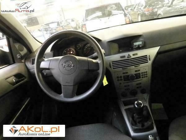 Używany Opel Astra 110 KM (80 kW) 2010 Inny Sedan/Limuzyna