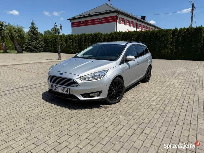 Srebrny Używany 2017 Ford Focus Sedan/Limuzyna | 34 900 zł (Dobra cena) - Obraz 1/4