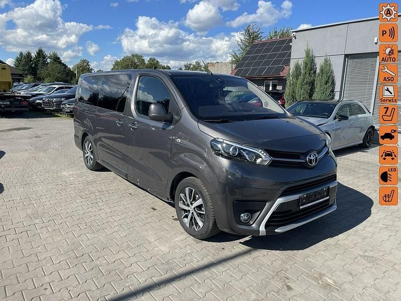 Grafitowy (metalik) Używany 2023 Toyota Proace Verso Kombi | 129 900 zł - Obraz 1/4