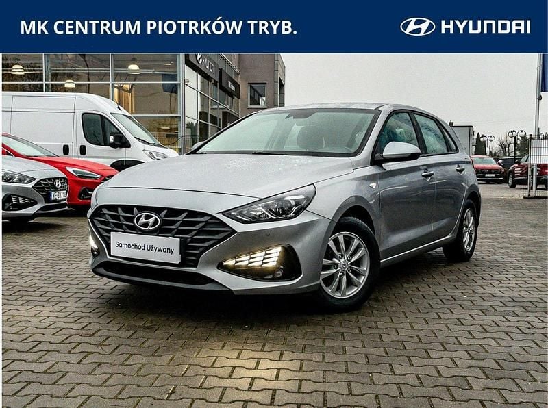 Srebrny (metalik) Używany 2022 Hyundai i30 Classic Hatchback | 54 900 zł (Uczciwa cena) - Obraz 1/4