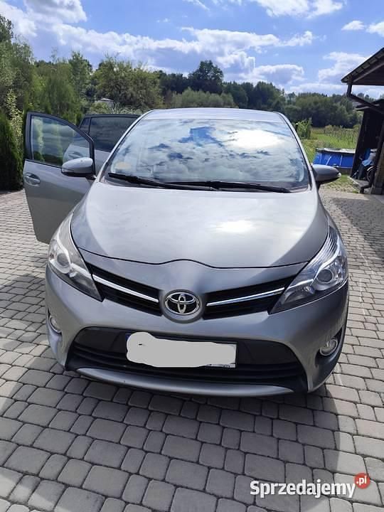Używany 2013 Toyota Verso Minivan | 40 000 zł (Uczciwa cena) - Obraz 1/4