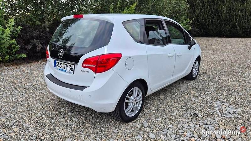 Biały Używany 2014 Opel Meriva Minivan | 17 900 zł (Uczciwa cena) - Obraz 1/4