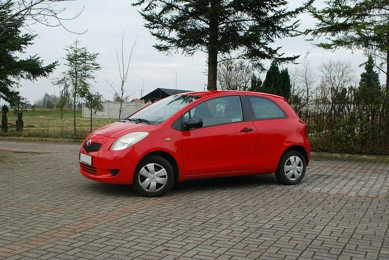 Czerwony Używany 2007 Toyota Yaris Hatchback | 8900 zł (Uczciwa cena) - Obraz 1/4