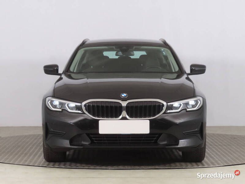 Czarny Używany 2021 BMW 330e Kombi | 117 000 zł - Obraz 1/4