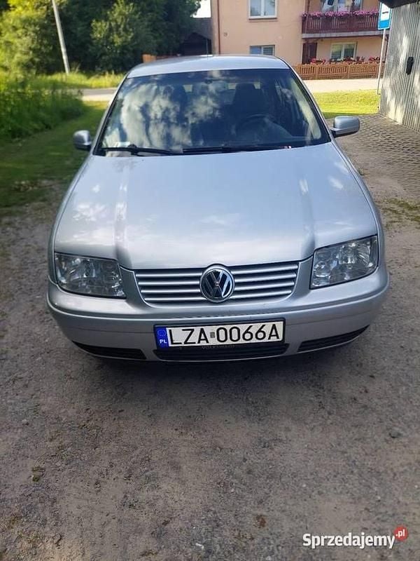 Srebrny Używany 2004 VW Bora Sedan/Limuzyna | 7000 zł (Uczciwa cena) - Obraz 1/4