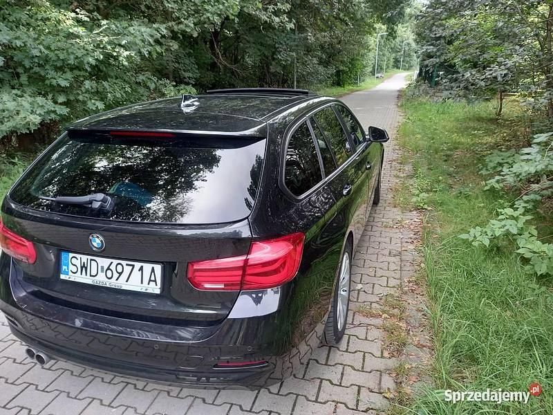 Używany BMW 325 2017 Czarny Kombi