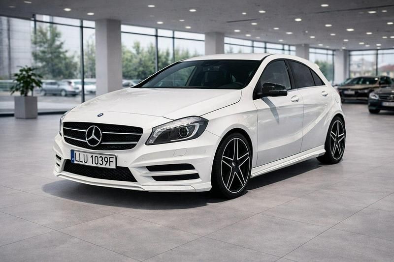Używany Mercedes A200 156 KM (114 kW) 2013 Biały Hatchback