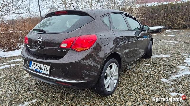 Brązowy Używany 2014 Opel Astra Hatchback | 26 900 zł (Dobra cena) - Obraz 1/4