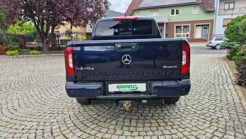 Używany Mercedes A150 190 KM (139 kW) 2017 Niebieski ciemny (metalik, perła) Pickup