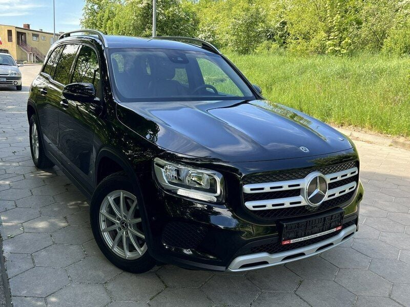 Czarny (metalik) Używany 2021 Mercedes 180 Sedan/Limuzyna | 105 999 zł - Obraz 1/4