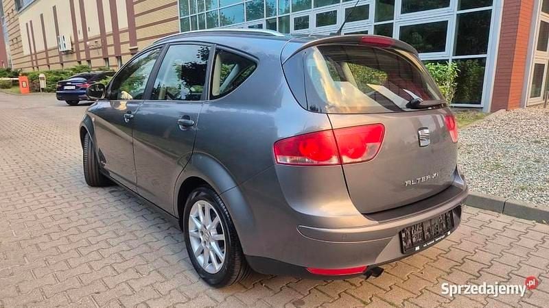 Szary Używany 2013 Seat Altea XL Minivan | 19 999 zł (Dobra cena) - Obraz 1/4