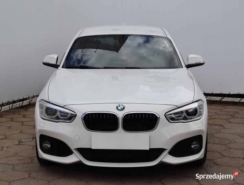 Biały Używany 2016 BMW 118 Hatchback | 59 999 zł (Dość drogi) - Obraz 1/4