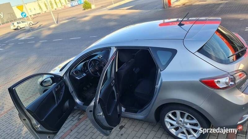 Używany Mazda 3 105 KM (77 kW) 2012 Szary Sedan/Limuzyna