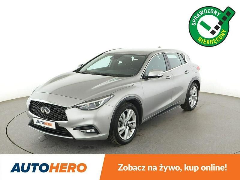 Używany Infiniti Q30 Premium 109 KM (80 kW) 2016 Srebrny Hatchback