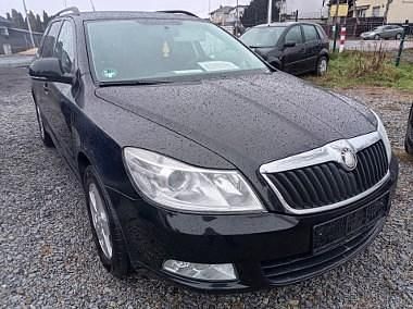 Czarny Używany 2011 Skoda Octavia Kombi | 13 900 zł (Super Cena) - Obraz 1/4
