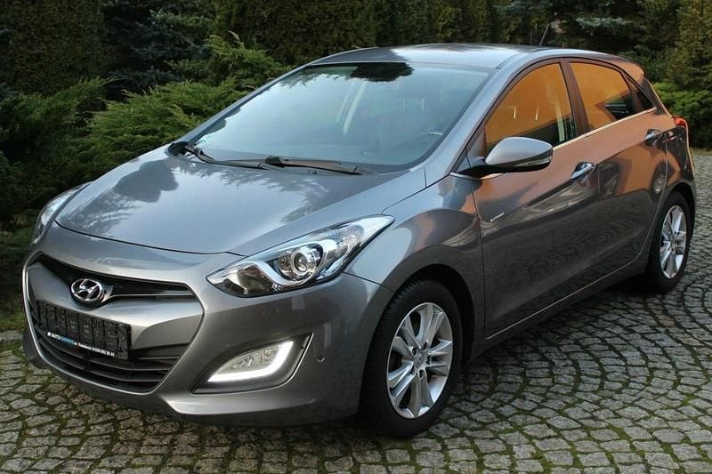 Używany Hyundai i30 101 KM (74 kW) 2014 Szary Hatchback