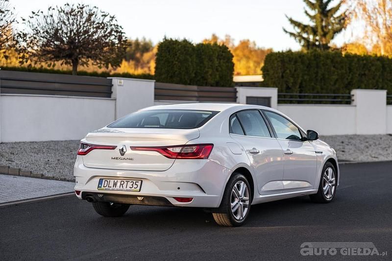 Używany Renault Mégane IV 2017 Biały Sedan/Limuzyna