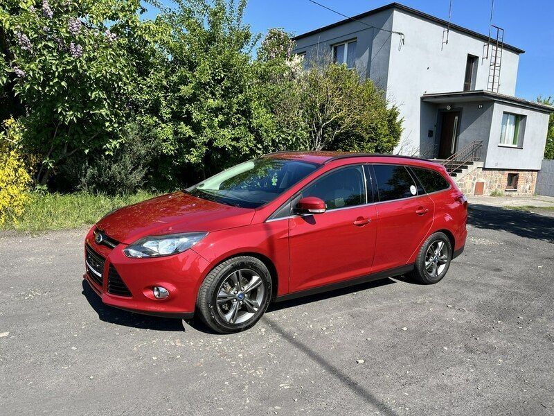 Wiśniowy Używany 2012 Ford Focus Kombi | 20 900 zł (Uczciwa cena) - Obraz 1/4