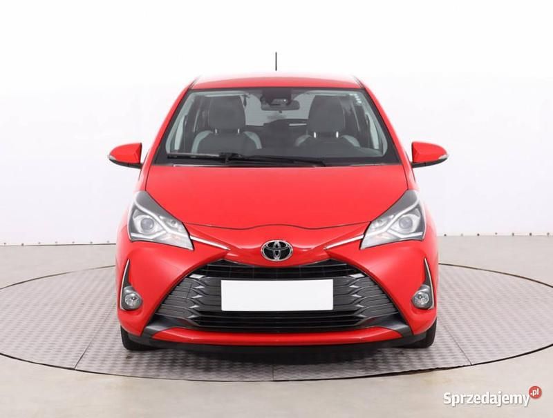 Używany Toyota Yaris 2020 Czerwony Hatchback