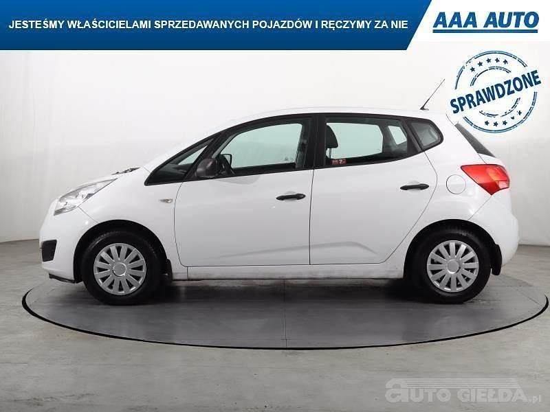 Używany Kia Venga 90 KM (66 kW) 2011 Biały Hatchback