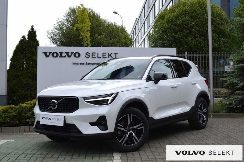 Biały Używany 2025 Volvo XC40 SUV | 169 900 zł (Uczciwa cena) - Obraz 1/3