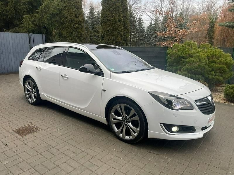 Używany Opel Insignia OPC 195 KM (143 kW) 2015 Biały Kombi