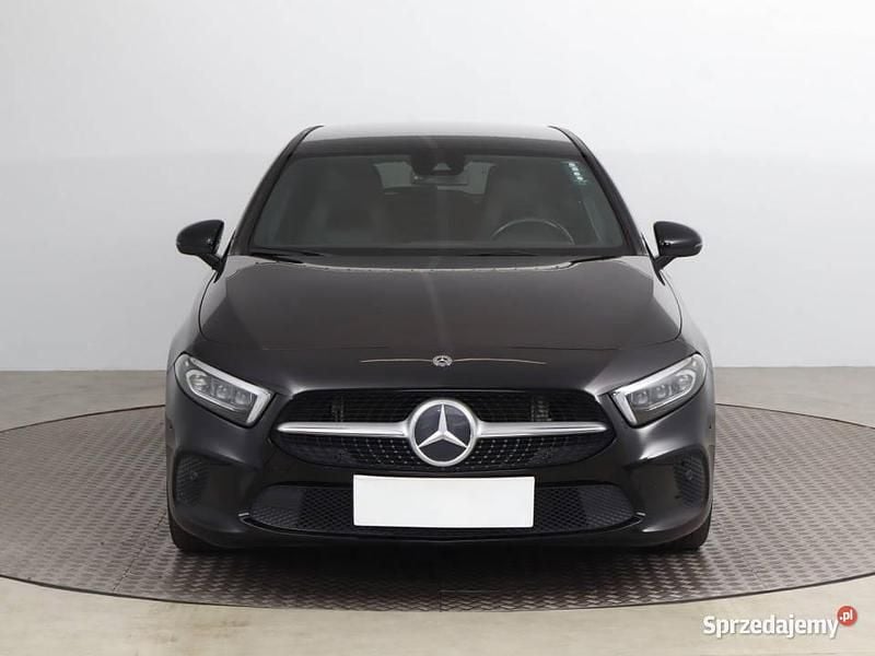 Czarny Używany 2018 Mercedes A180 Hatchback | 76 999 zł (Dość drogi) - Obraz 1/4