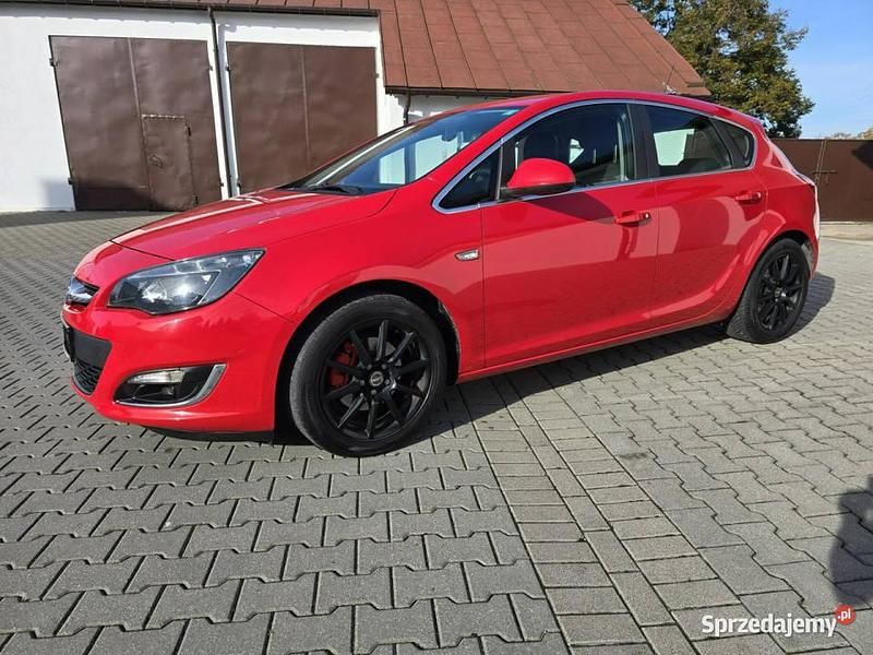 Używany Opel Astra OPC 110 KM (80 kW) 2013 Czerwony (metalik) Hatchback