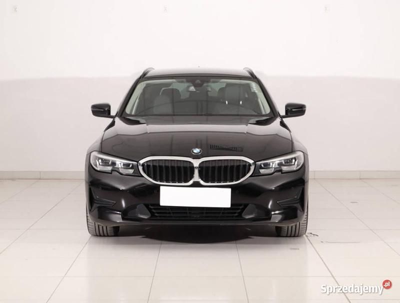 Czarny Używany 2020 BMW 318 Kombi | 96 999 zł (Dobra cena) - Obraz 1/4