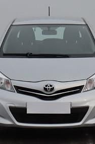 Używany Toyota Yaris 69 KM (50 kW) 2013 Srebrny Hatchback