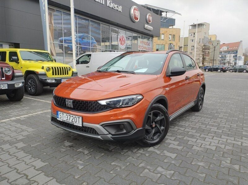 Pomarańczowy Używany 2021 Fiat Tipo Hatchback | 66 900 zł (Drogi) - Obraz 1/4