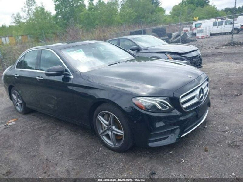 Biały Używany 2019 Mercedes E350 Sedan/Limuzyna | 90 920 zł - Obraz 1/3