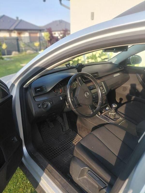 Srebrny Używany 2009 VW Passat Kombi | 9700 zł (Dobra cena) - Obraz 1/3