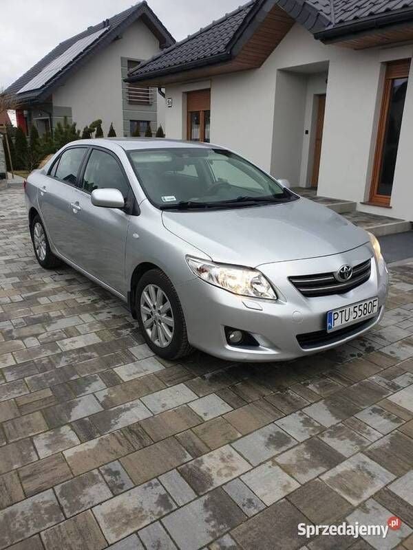 Używany Toyota Corolla 2008 Srebrny Sedan/Limuzyna