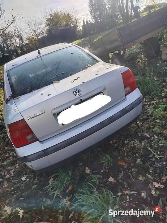 Srebrny Używany 1997 VW Passat Sedan/Limuzyna | 1500 zł (Dobra cena) - Obraz 1/4