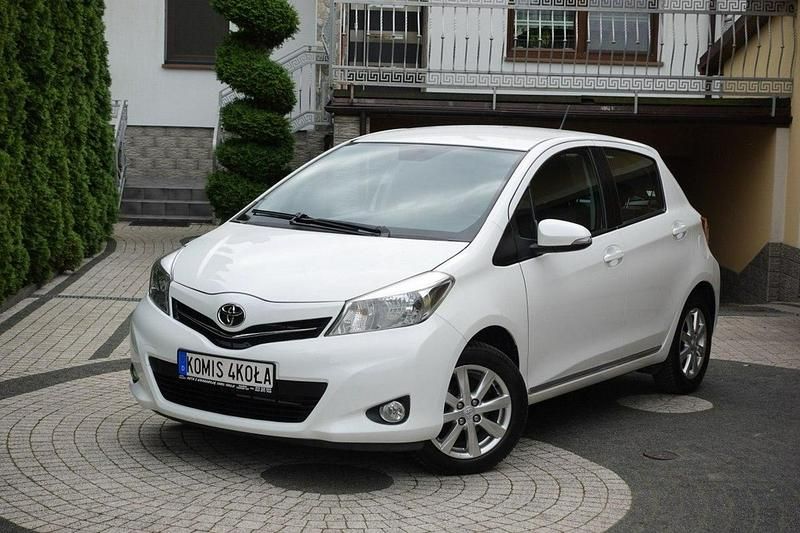 Biały Używany 2013 Toyota Yaris Hatchback | 28 900 zł (Uczciwa cena) - Obraz 1/4