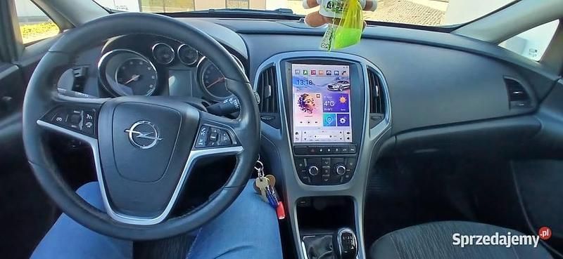 Używany Opel Astra 2015 Srebrny Sedan/Limuzyna