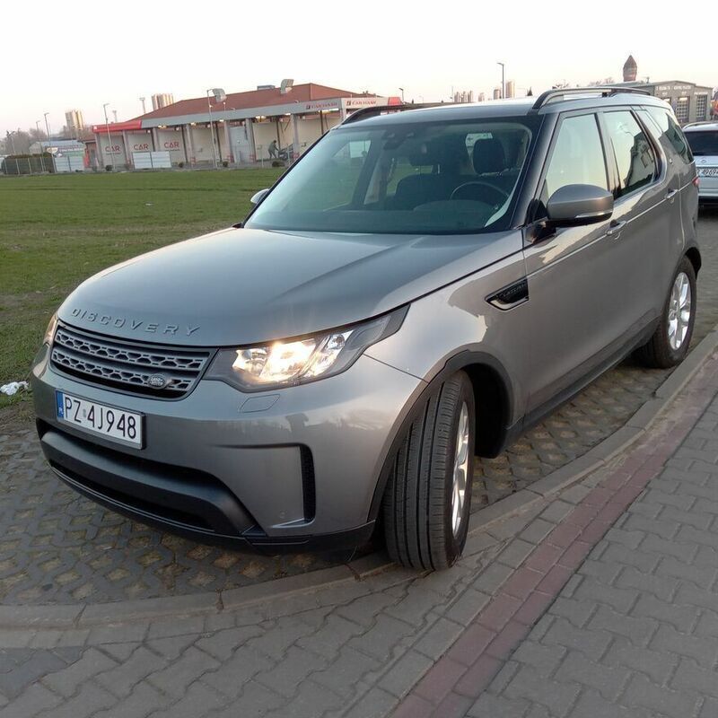 Szary Używany 2020 Land Rover Discovery 5 SUV | 179 000 zł - Obraz 1/4