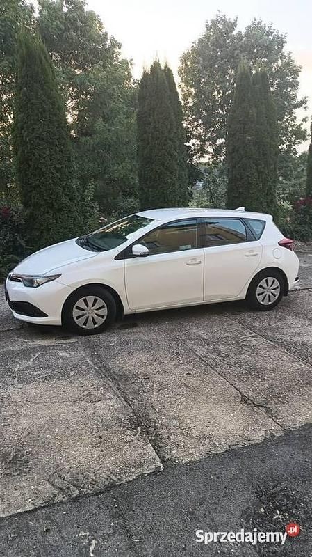 Używany Toyota Auris 2018 Biały Hatchback