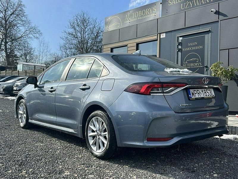 Używany Toyota Corolla 125 KM (91 kW) 2022 Niebieski (metalik) Sedan/Limuzyna