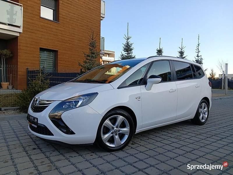 Używany Opel Zafira Cosmo 2016 Biały Minivan