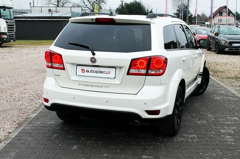 Używany Fiat Freemont Black Code 170 KM (125 kW) 2014 Biały SUV