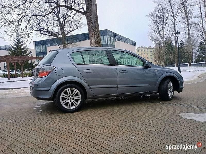 Używany Opel Astra 2007 Grafitowy Hatchback