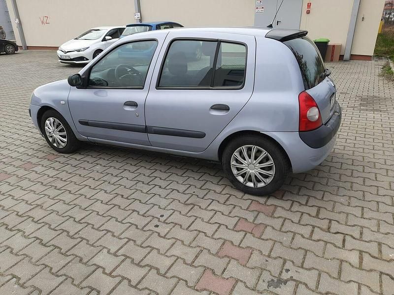 Szary Używany 2004 Renault Clio II Hatchback | 6300 zł (Uczciwa cena) - Obraz 1/4
