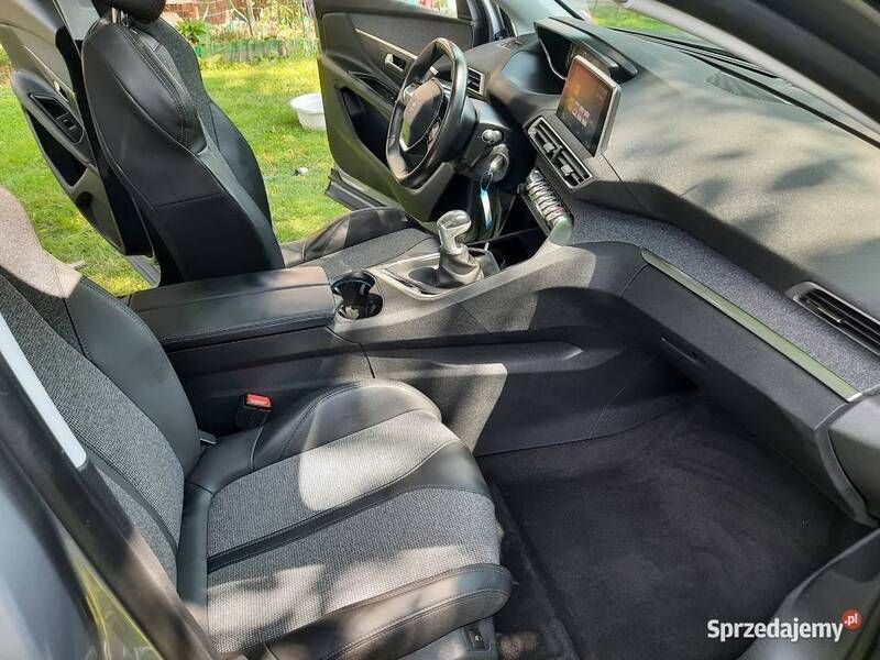 Używany Peugeot 3008 Allure 130 KM (95 kW) 2017 Szary SUV