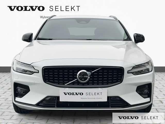 Używany Volvo V60 197 KM (144 kW) 2025 Biały Kombi