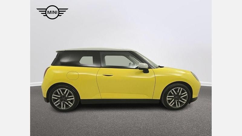 Używany Mini Cooper SE 160 kW (218 KM) 2023 Sunny side yellow Hatchback
