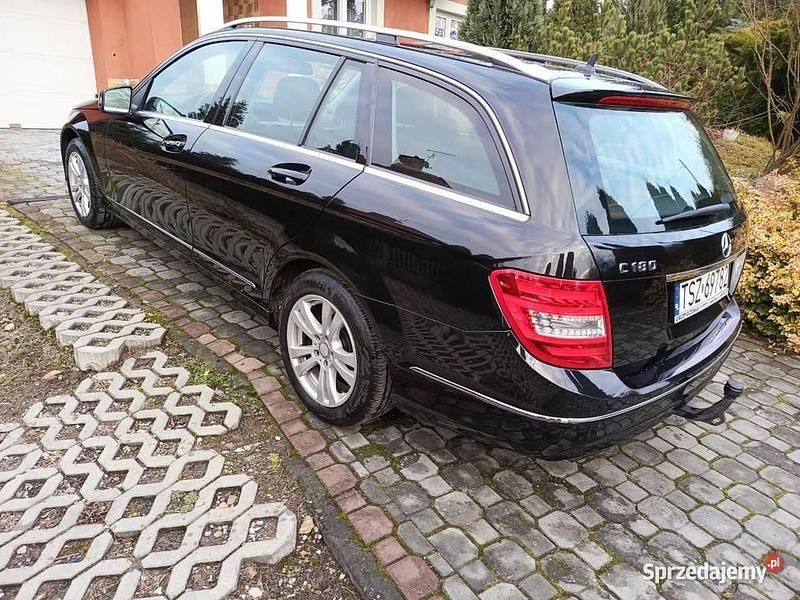 Używany Mercedes A180 2014 Czarny Kombi