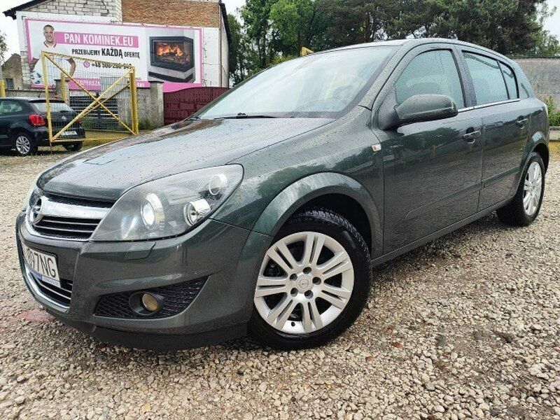 Zielony (metalik) Używany 2009 Opel Astra Cosmo Hatchback | 14 900 zł (Uczciwa cena) - Obraz 1/4